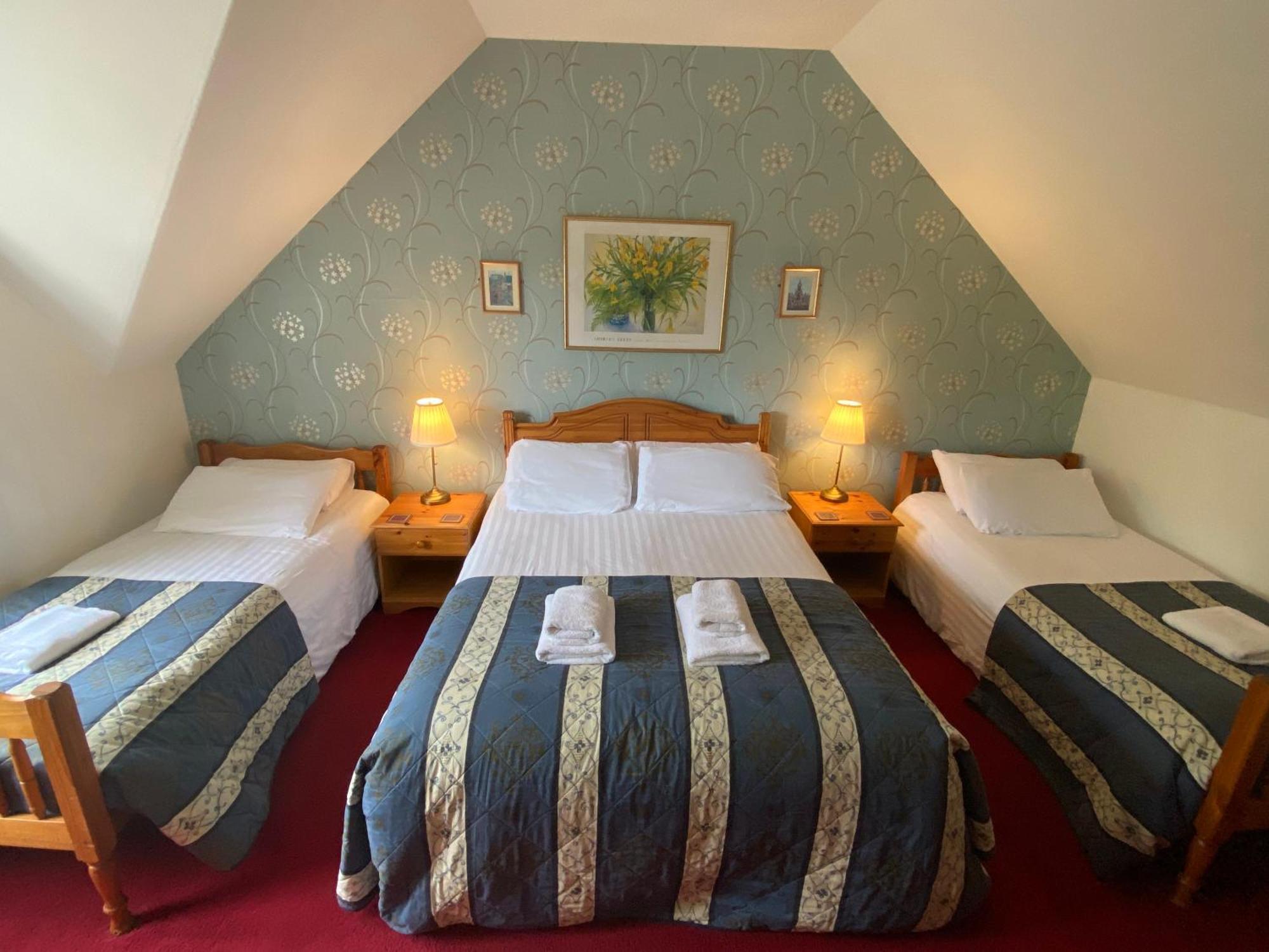 Glenan Lodge Self Catering Tomatin ภายนอก รูปภาพ