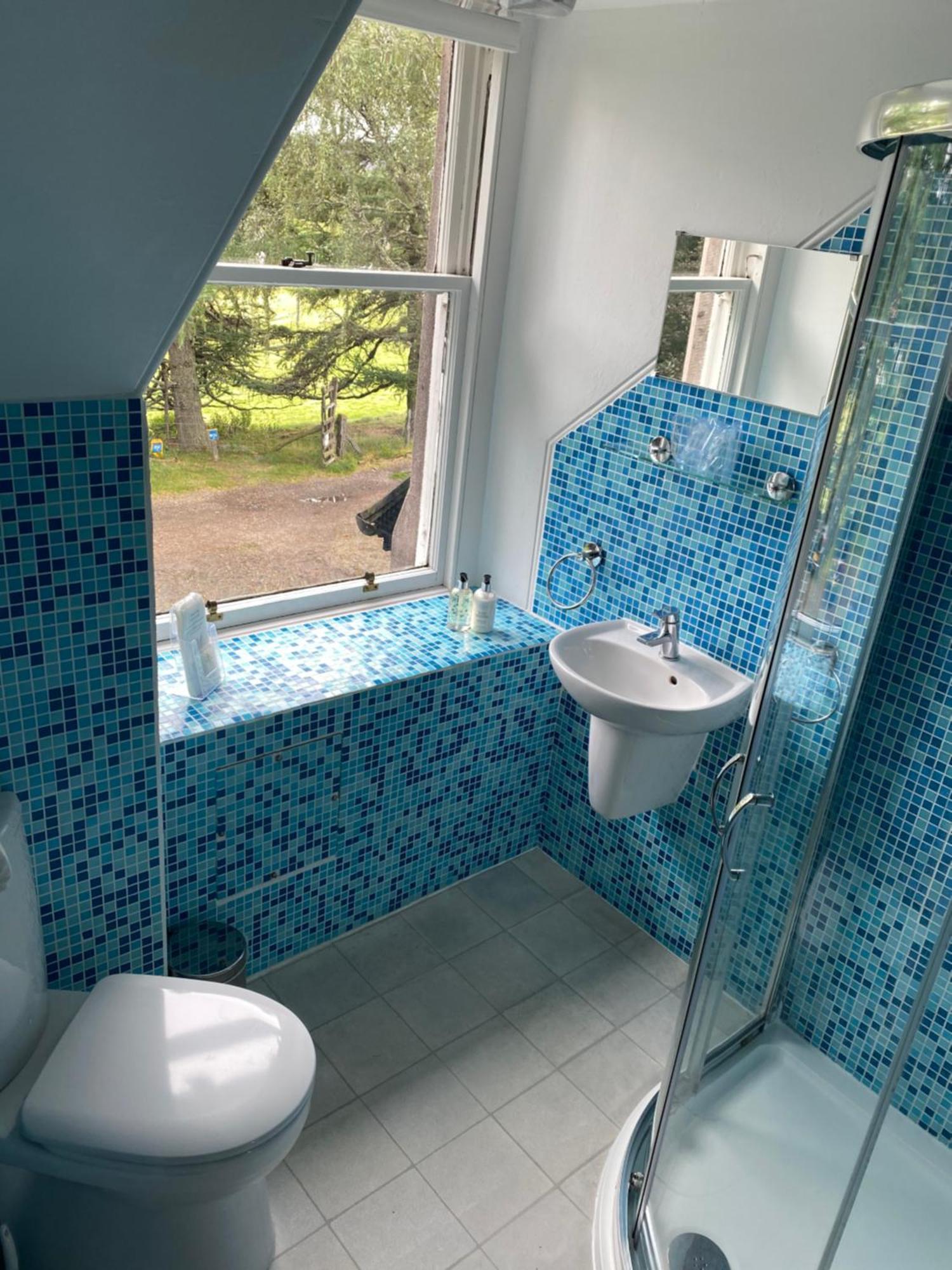 Glenan Lodge Self Catering Tomatin ภายนอก รูปภาพ